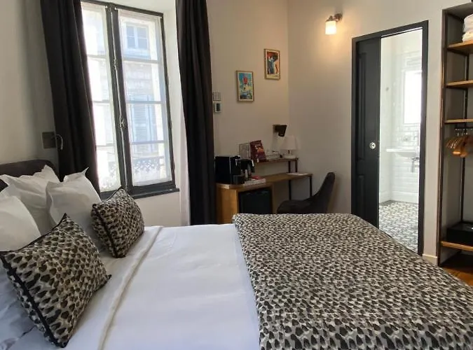 - Hyper Centre - Côté Plateau - 3 étoiles Certifiées- Appart hôtel Angoulême